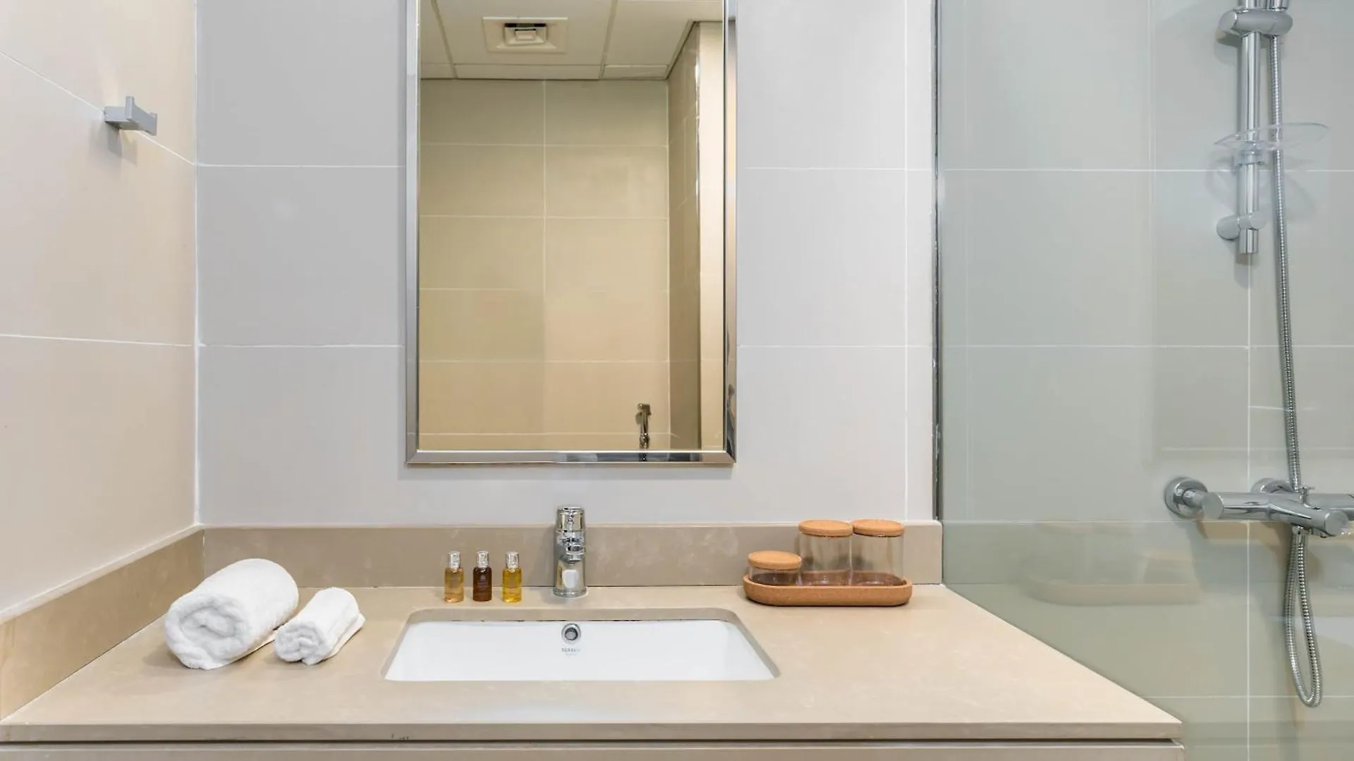 Silkhaus Studio In Difc With Burj Khalifa View, Pool & Gym Dubai Apartment